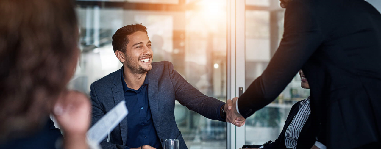 A happy handshake after discussing the oppurtunities of venture debt and other innovative loan options for SMEs